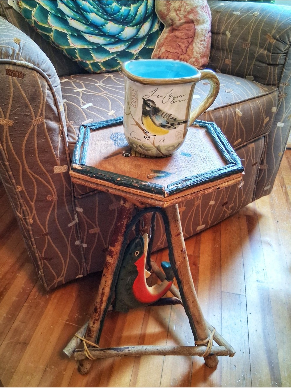 ❤️ Rustic Wooden Fish Side Table - Picture 2 of 6